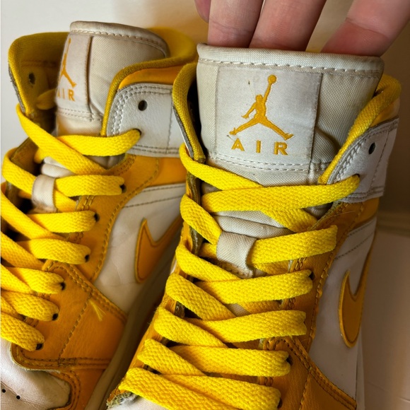 Nike Air Jordan 1 Mid White University Gold Yellow Size Women’s 8.5 New Laces - Picture 8 of 16